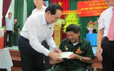 Chủ tịch nước thăm và tặng quà các thương, bệnh binh tại Hà Nam