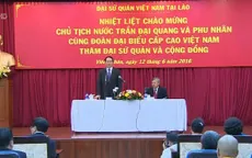 Chủ tịch nước gặp gỡ cộng đồng người Việt Nam tại Lào