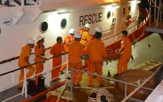 Tàu SAR 274 đưa ngư dân gặp nạn trên biển vào bờ an toàn