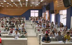 Sinh viên phản ứng với chi phí dự lễ tốt nghiệp... 900.000 đồng