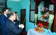 Chủ tịch Quốc hội dâng hương tưởng nhớ Bác Hồ