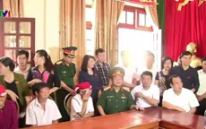 Phó Chủ tịch Quốc hội Đỗ Bá Tỵ thăm hỏi đồng bào vùng lũ
