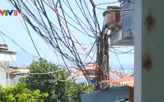 Dân bất an vì dây diện chằng chịt nằm ngay trên ban công