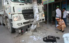 Đồng Nai: Xe tải mất lái vào giờ cao điểm, 2 người bị thương nặng