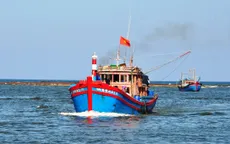 Cứu hộ thành công tàu cá bị gãy chân vịt trên vùng biển Trường Sa