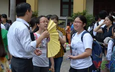 Hàng nghìn thí sinh bước vào kỳ thi tuyển lớp 10 THPT chuyên Ngoại ngữ