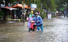 Mưa lớn, đường phố Quảng Ngãi biến thành sông