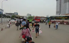 Người dân tấp nập trở lại Thủ đô sau dịp nghỉ lễ Giỗ Tổ