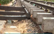 Đường sắt Bắc - Nam bị chia cắt do sạt lở