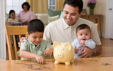 Có nên cho trẻ em làm quen với tiền?