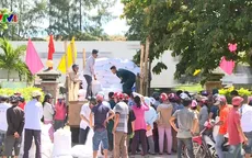 TT-Huế: Ngư dân đầm phá Tam Giang phấn khởi nhận gạo hỗ trợ