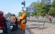 Sư giả “được mùa” hành khất dịp đầu năm