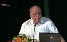 Giáo sư đạt giải Nobel Hóa học giao lưu với học sinh, sinh viên Bình Định