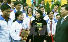 Tuyên dương thầy cô giáo bám đảo