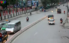 Đường phố Hà Nội thưa thớt người trong sáng sớm 2016