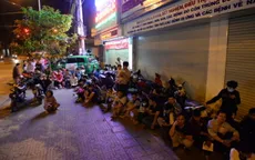 Sự kiện nóng trong tuần: Xếp hàng dài trong đêm chờ tiêm vaccine cho con