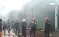 TP.HCM: Cháy cơ sở vàng mã, 10 nhà dân bị ảnh hưởng
