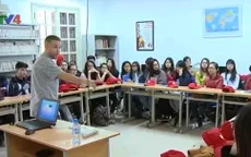 Học ngôn ngữ Pháp qua nghệ thuật thơ hát nói