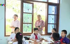 Lùi hàng trăm tiết học vì thiếu giáo viên