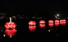 Lung linh Hội hoa đăng báo hiếu 2016 tại Hội An