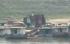 Tàu cát trái phép “dàn trận” đục khoét ngày đêm trên sông Chảy