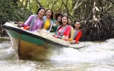 Thí sinh Hoa hậu Việt Nam 2016 mặc áo bà ba, phi cano lướt sóng