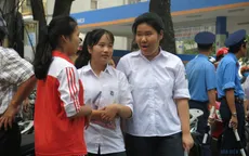 Thi lớp 10 THPT tại Hà Nội: Phụ huynh lo lắng cho con sau khi thi môn Văn