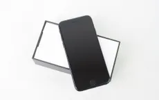 Trên tay iPhone 7 Jet Black, giá hơn 30 triệu VNĐ