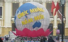 Đường phố Hà Nội rực rỡ đón chào năm mới