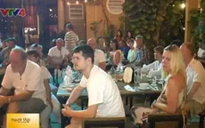 Du khách thích thú trải nghiệm Tết Việt Nam