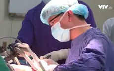 Bệnh viện E đặt điện cực kích thích não cho bệnh nhân Parkinson