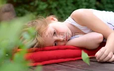 Cha mẹ nên làm gì để con không thấy cô đơn?