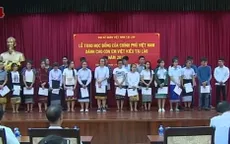 Trao học bổng Chính phủ Việt Nam cho con em Việt kiều tại Lào
