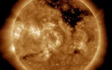 NASA phát hiện lỗ đen khổng lồ trên bề mặt của Mặt Trời