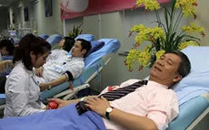 Hơn 400 bác sĩ tham gia diễu hành "Vì người bệnh cần máu"