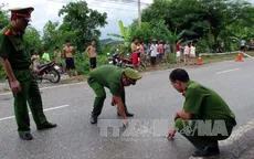 Xe máy đấu đầu xe tải làm 2 người thiệt mạng, 1 người bị thương