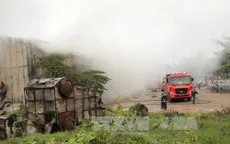 Cháy lớn thiêu rụi xưởng sản xuất giấy tại Bình Dương