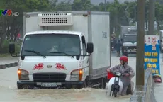 Triều cường gây ngập QL1A đoạn qua Vĩnh Long