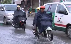 Triều cường dâng cao tại TP.HCM, một số tuyến đường ngập nhẹ