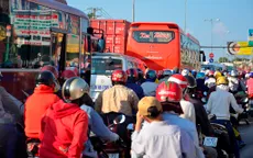 Cửa ngõ TP.HCM tắc nghẽn vì người dân chen nhau trở lại sau Tết