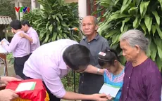 Khoanh nợ cho bà con vùng lũ miền Trung