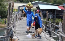Cuộc đua kỳ thú 2016: Các tay đua lóng ngóng thử đủ mọi chiêu để chăn vịt