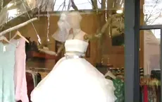 Váy cưới độc đáo từ... nilon