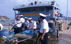 Hải quân cấp nước chống hạn tại đảo Bình Ba