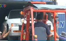 Phát hiện lô ô tô quá cảnh đội lốt vải vụn