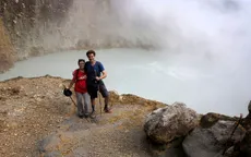 Hồ nước sôi sùng sục quanh năm: Nguy hiểm nhưng vẫn hút khách