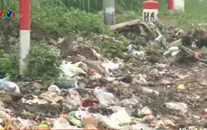 Sơn Tây: Ùn ứ hàng nghìn tấn rác do người dân chặn xe chuyên chở