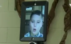 Robot đi học thay con người
