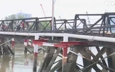 Sà lan 500 tấn chìm sau khi tông vào cầu Rạch Đĩa 1