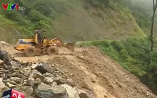 Mưa lũ chia cắt 2 xã ở Kon Tum, nhiều nơi sạt lở nghiêm trọng